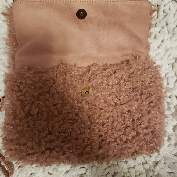 Pink sheep fur purse - Picture 2 of 6